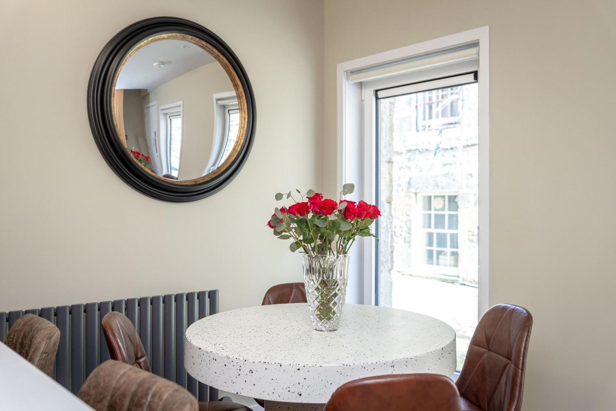 Dragon Suites - City Centre 2 Bed Luxury Mews House إدنبرة المظهر الخارجي الصورة